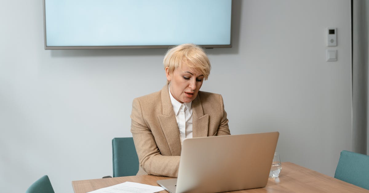 Cum apari în top Google fără SEO expert: articole editoriale pentru centre